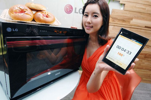 Духовой шкаф LG Lightwave управляется смартфоном