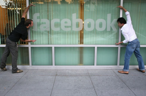 Facebook обвиняют в утечке информации