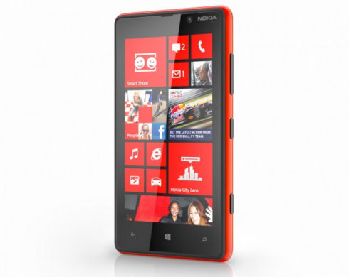 Nokia Lumia 820 – младший брат с большими амбициями
