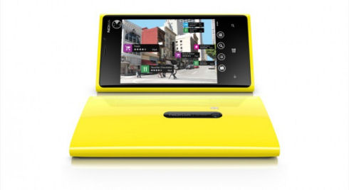 Nokia Lumia 920 – яркий смартфон с беспроводной зарядкой