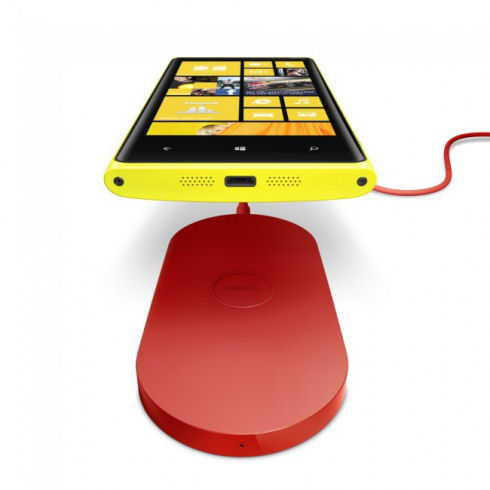 Nokia Lumia 920 – яркий смартфон с беспроводной зарядкой