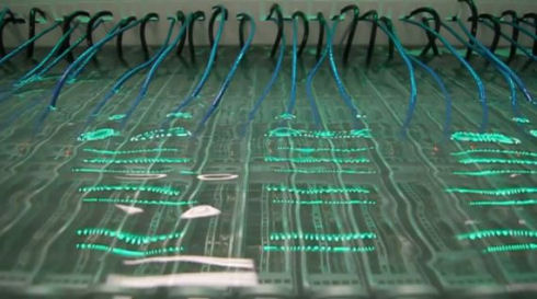 Intel охлаждает сервера маслом