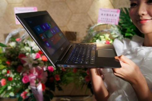 ASUS TAICHI с двусторонним дисплеем поступит в продажу в ноябре