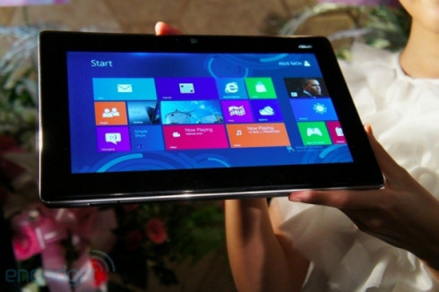 ASUS TAICHI с двусторонним дисплеем поступит в продажу в ноябре