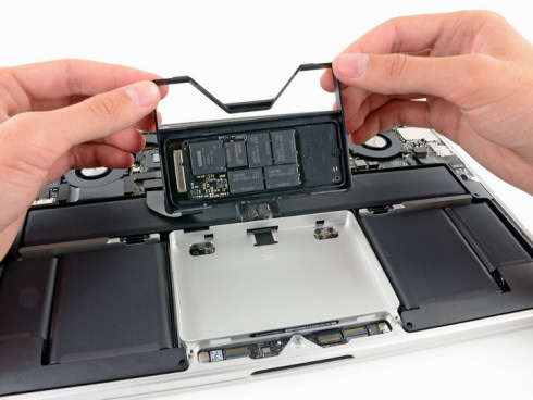 MacBook Pro 13,3: чинить нельзя, выбрасывать…