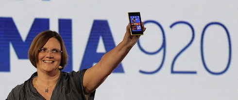 Nokia начала поставки Lumia 920 и 820