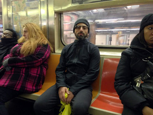 Сергей Брин использует Google Glass даже в метро
