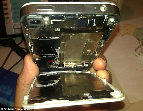 iPhone 4S вновь «зажигает»