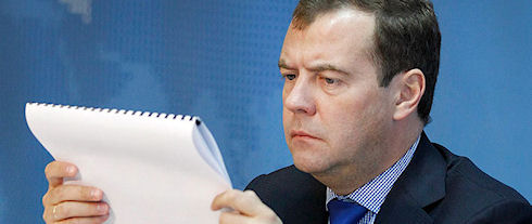 Дмитрий Медведев заменил iPad на блокнот и шариковую ручку