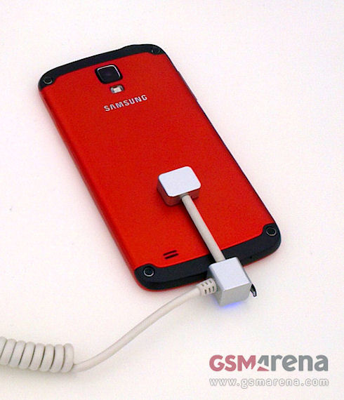 Первые фотографии Samsung Galaxy S IV Active