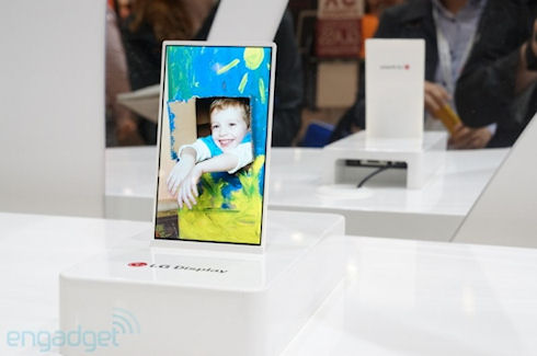 LG показала гибкие дисплеи
