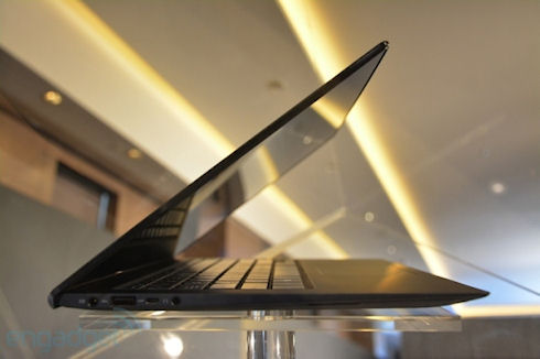 Ноутбук ASUS Zenbook Infinity с крышкой из стекла Gorilla Glass 3