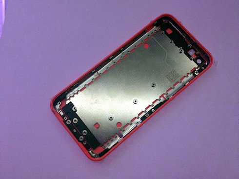 Новые фотографии корпусов дешевого и цветного iPhone