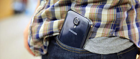 Человека со смартфоном Samsung Galaxy приняли за вооруженного стрелка