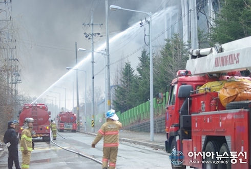 В Южной Корее сгорел завод по производству плат для Galaxy S5