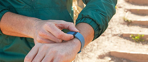 Компания Fitbit отзывает более 1 млн проданных фитнес-браслетов Force