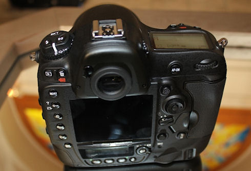 Профессиональная зеркалка Nikon D4s – прочный корпус и высокая производительность