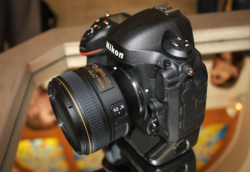 Профессиональная зеркалка Nikon D4s – прочный корпус и высокая производительность