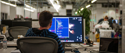 Facebook переходит на использование языка программирования Hack