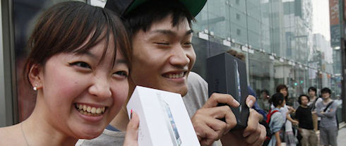 Владельцы смартфонов Apple и Samsung более других довольны своими гаджетами