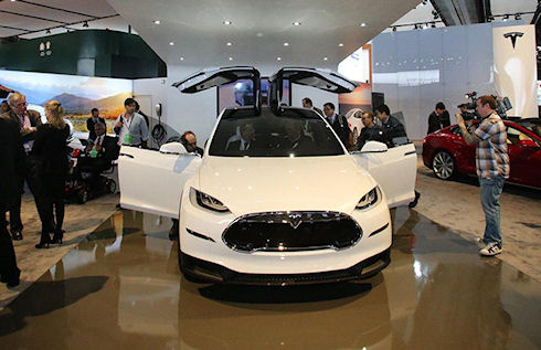 Электрокроссовер Tesla Model X – яркая новинка 2015 года