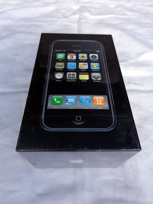 Первый iPhone в упаковке продается на eBay за 15 тыс. долларов