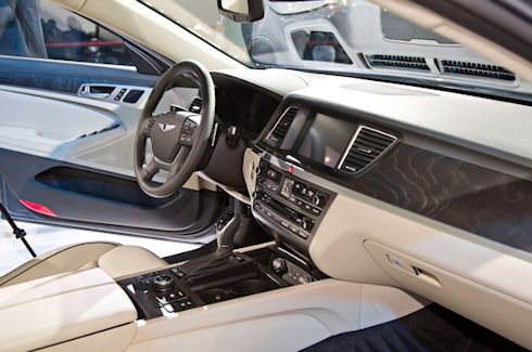 Hyundai Genesis оповестит водителя о камере слежения на дороге