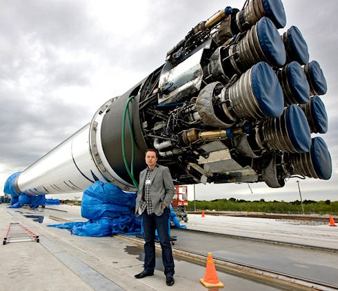 Ракета-носитель Falcon 9R взорвалась во время тестового полета