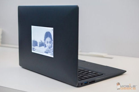 Ноутбук Intel с внешним дисплеем E-Ink