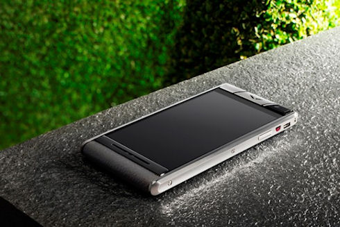 Vertu продает «доступный» смартфон Aster по цене 6900 долларов