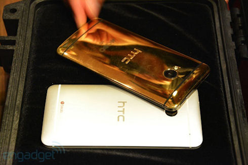 HTC One в «золотом»: царапины и потертости в комплекте?