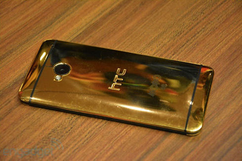 HTC One в «золотом»: царапины и потертости в комплекте?