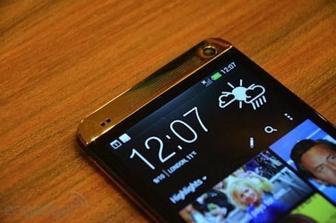 HTC One в «золотом»: царапины и потертости в комплекте?