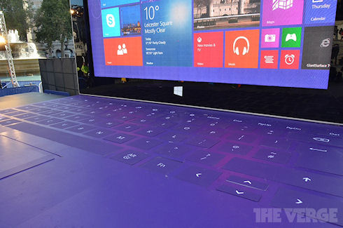 Планшет Surface 2 с 383-дюймовым дисплеем установлен в Лондоне