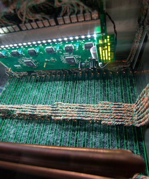 Промышленная ферма ASICMiner по добыче биткоинов