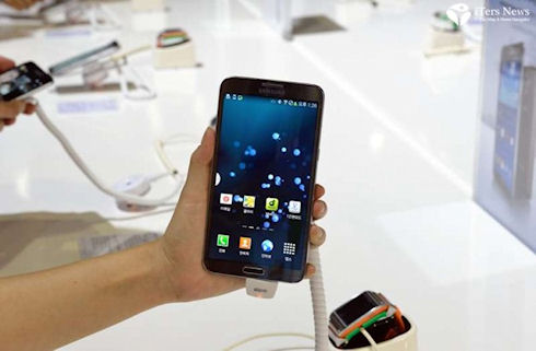 Samsung установила скидку на Galaxy Round из-за непопулярности