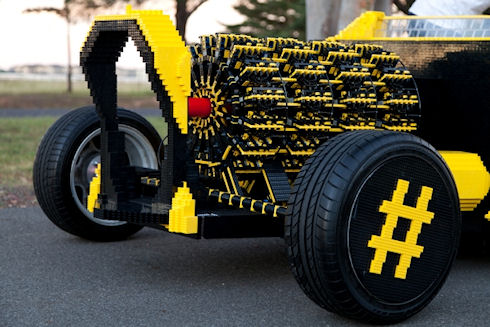 Автомобиль из кубиков Lego на сжатом воздухе