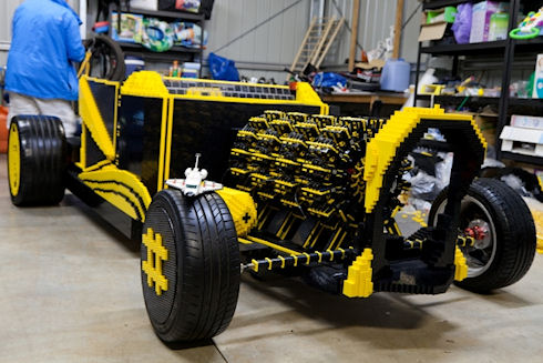 Автомобиль из кубиков Lego на сжатом воздухе