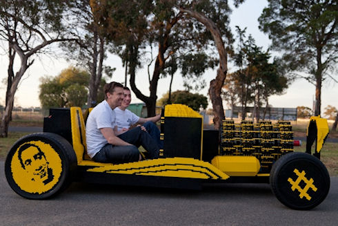 Автомобиль из кубиков Lego на сжатом воздухе
