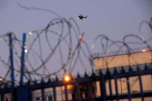 Аньона был без суда и следствия заключен в тюрьму