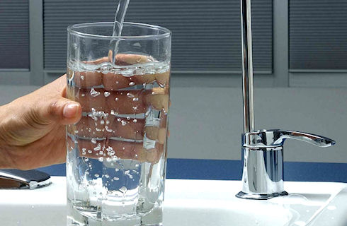 Чем опасна сырая вода?