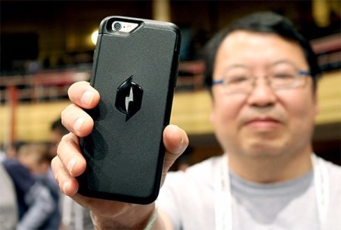 Чехол для iPhone 6, который заряжает смартфон