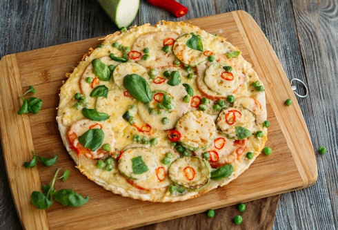 Пицца с зеленым горошком и кабачками