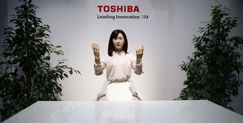 Презентация «умных» очков и женщины-андроида от Toshiba