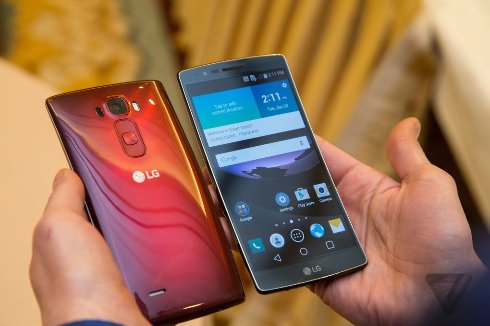 Представлен смартфон-«банан» от LG
