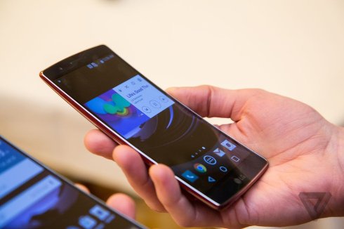 Представлен смартфон-«банан» от LG