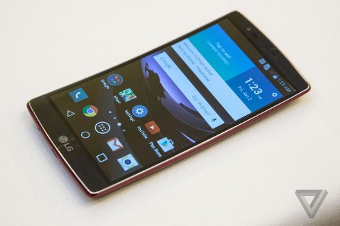 Представлен смартфон-«банан» от LG