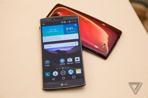 Представлен смартфон-«банан» от LG