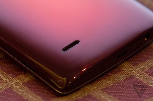 Представлен смартфон-«банан» от LG